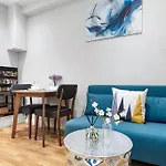 Metro Marvel: 1-Bed Gem