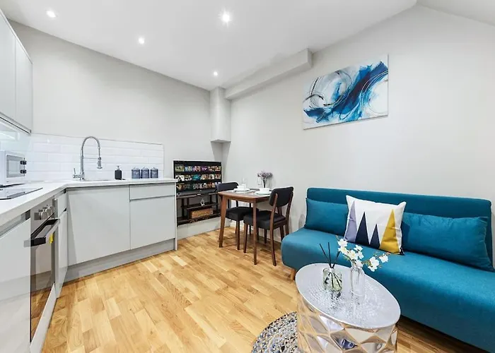 Metro Marvel: 1-Bed Gem