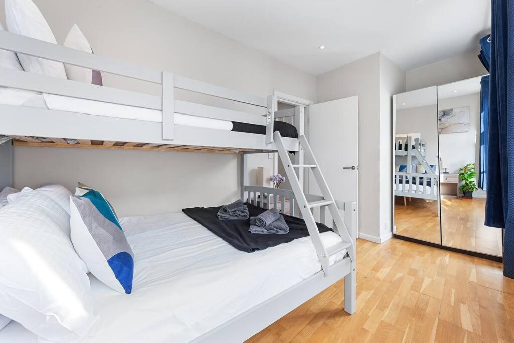 Metro Marvel: 1-bed Gem Appartamento Londra