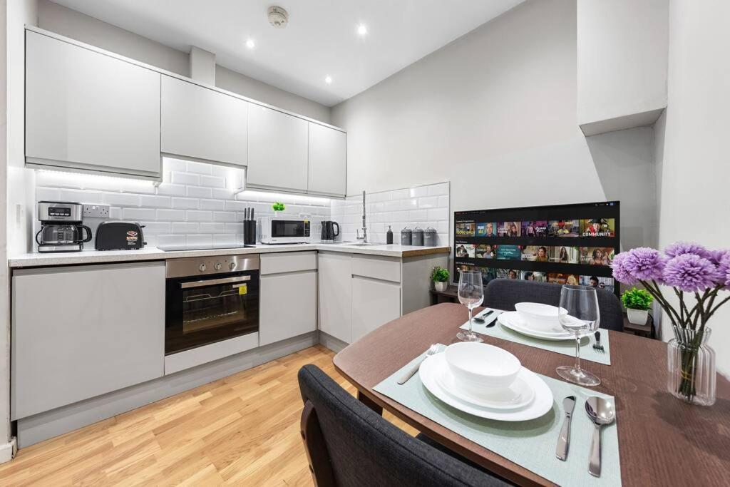 Metro Marvel: 1-bed Gem *