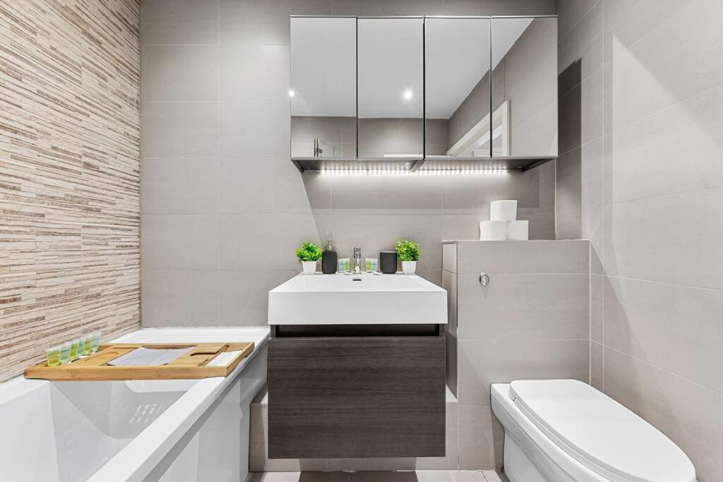 Metro Marvel: 1-bed Gem * Londra