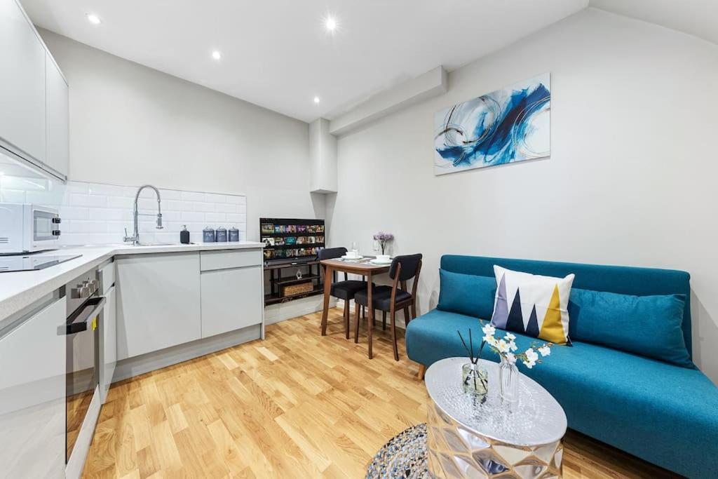 Metro Marvel: 1-bed Gem Londra